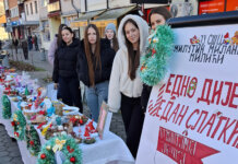 Средњошколци спровели акцију „Једно дијете, један слаткиш“