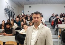 Катић потписао уговоре о стипендијама са 122 студента