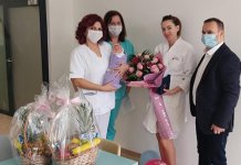 Ћосић даривао дјевојчицу Mарију, прву бебу рођену у овој години