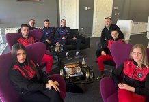 Ћосић са члановима спортских клубова са Пала