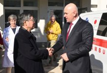 Дому здравља испоручено модерно санитетско возило