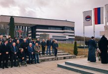 Положени вијенци код Централног споменика и на гробљу Враца