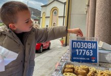 У хуманитарној акцији испред храмова прикупљено 7.750КМ