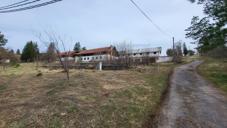 На мјесту гдје се некада налазио Маријин дом, данас се налази скроман споменик у знак сјећања на страдање српског цивилног становништва у Другом свјетском рату