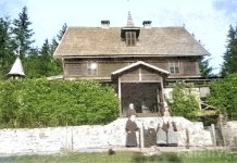 Маријин дом на Палама: Свједочанство о доброти и жртви Часне сестре испред Маријиног дома тридесетих година. Лијево се види капелица. Фотографисано са пута Пале - Сарајево.