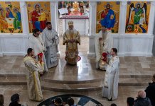 Митрополит Хризостом служио литургију у Храму Пресвете Тројице