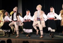 Наступили фолклораши из Српске, Србије и Црне Горе