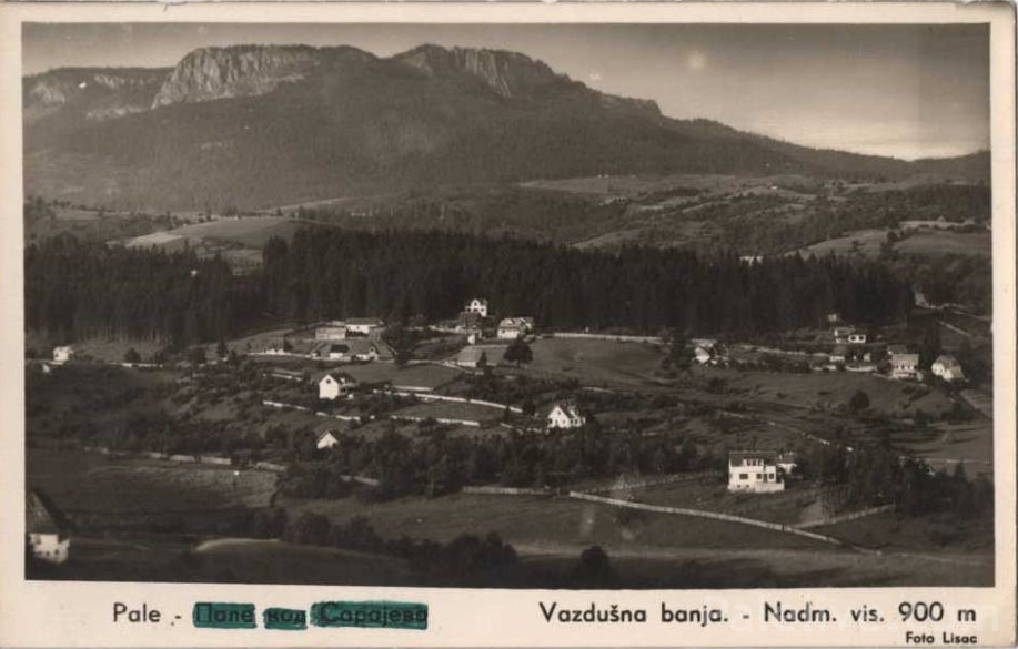 Разгледница коју је са Пала 27.9.1941. године послао Иво Ховацки, Велечасном господину Врбанеку у Сарајево. Наводи како се смјестио уз божју помоћ и да се нада да ће тако бити до краја (вјероватно у Маријин дом), те како се доље у цркви (миса) не служи. Ћирилица је прекрижена, као и маркица Краља Петра II, која је замијењена са печатом такозване ндх.