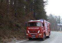 Пожар на Требевићу и даље активан на неприступачном терену