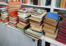 Матична библиотека добила 150 књига од Радија Републике Српске