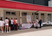 Изложба „У сусрет Васкрсу“ на Тргу Србија