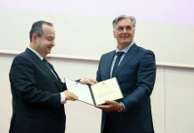 Каран уручио плакету Дачићу