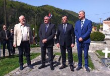 Вишковић стигао на борачко гробље и положио цвијеће