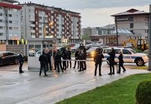 Припадници МУП-а Српске удаљили инспекторе СИПЕ испред зграде Владе у Источном Сарајеву