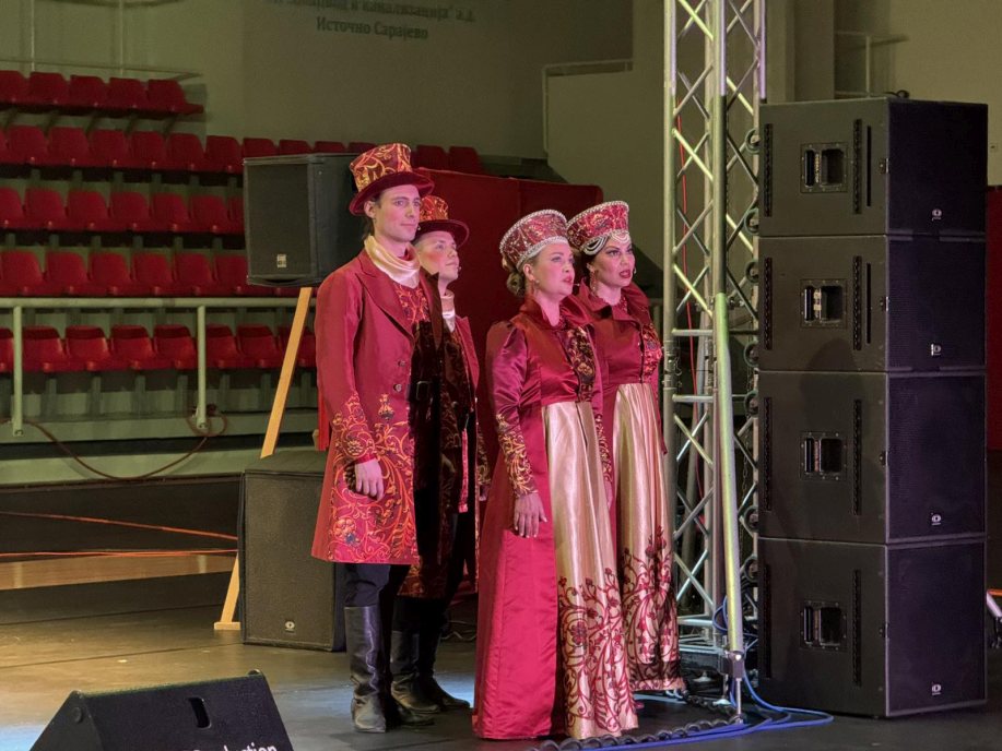 Ансамбл "Марошка" из Санкт Петербурга уприличио је вечерас у Источном Сарајеву концерт руске народне музике, као поклон поводом 80 година од побједе над фашизмом.