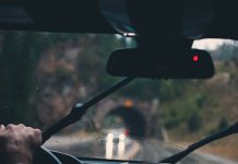 Коловози мокри и клизави