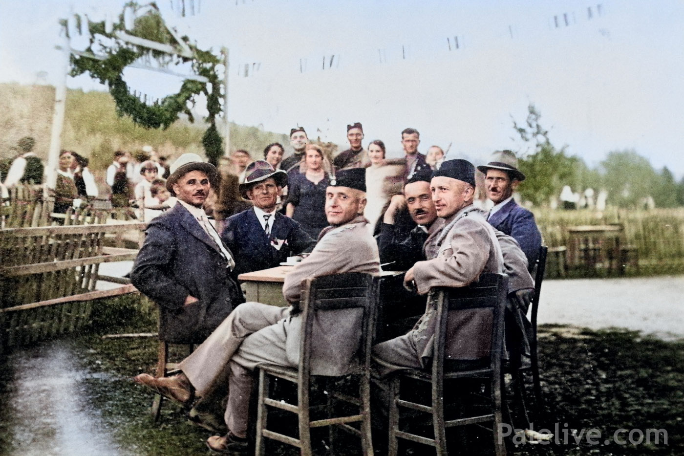 Војислав Бесаровић и Божидар Савић у одјелима и капама соколара – Пале 1934. године