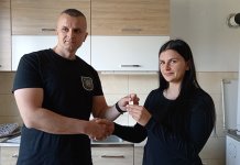 Породици Тошић уручени кључеви стана