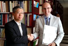 Јапански амбасадор уручио 34 књиге Правном факултету Пале