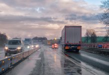 Коловози мјестимично влажни, могући одрони у усјецима