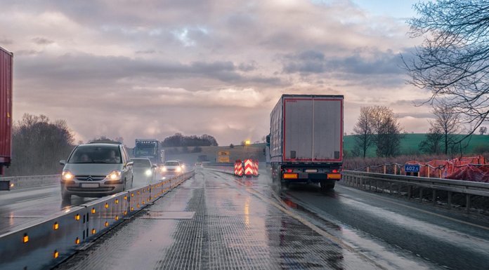 Коловози мокри, у вишим предјелима могућа поледица