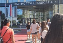 Покрајинска влада угостила власеничке ђаке