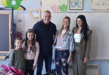 За основце у подручним одјељењима обезбијеђени поклони