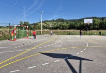 Отворено дјечије игралиште и спортски терен