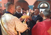 Свечаност почела литургијом и обредом ломљења славског колача