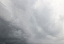 Данас претежно облачно, понегдје падавине