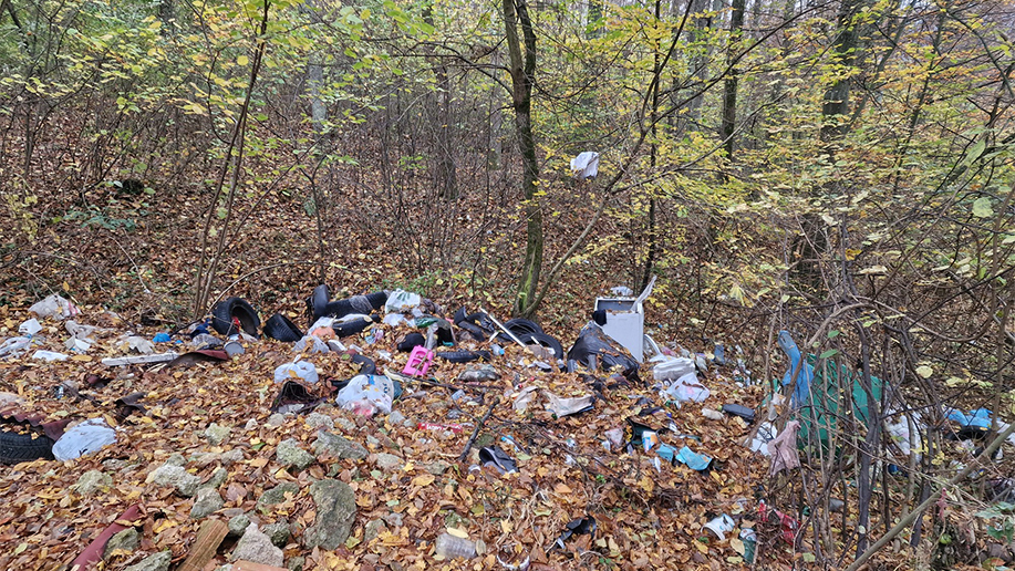 divlje deponije na planinarskoj stazi ka trebevicu