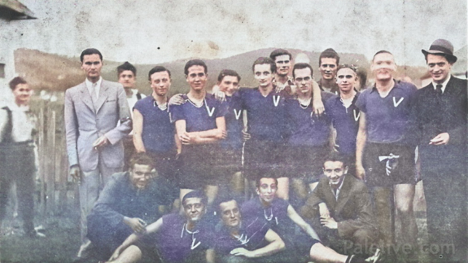 Фотографија ФК Вихор из 1934. године. Са лијеве стране стоји Илија Микличанин, са десне врло вјероватно Илија Грбић. Фотографија ФК Вихор из 1934. године. Са лијеве стране стоји Илија Микличанин, са десне врло вјероватно Илија Грбић.