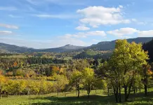 Претежно сунчано и топлије, крајем дана у Крајини вјетар