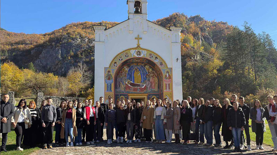 osnovci u posjeti manastiru dobrun