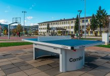 У кругу Основне школе постављен сто за стони тенис