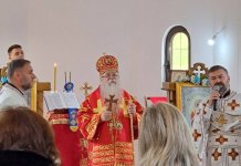 Служена прва литургија у новоизграђеном храму у Барама