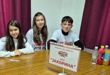 На такмичењу „Мисли мине“ учествује девет екипа