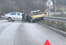 Судар испред тунела Чељиговићи, саобраћа се једном коловозном траком