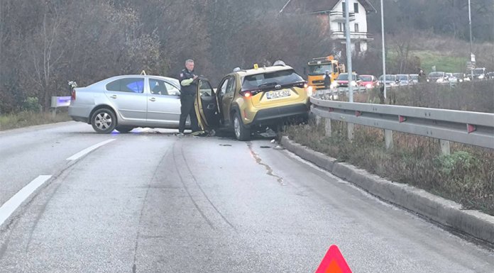 Судар испред тунела Чељиговићи, саобраћа се једном коловозном траком