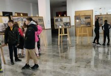 Изложба о Добојском логору у холу Економског факултета на Палама