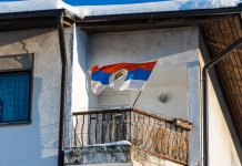 Паљани поносно истакли заставе у част 9. jануара