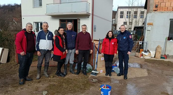 Помоћ поплављеним домаћинствима у Источној Илиџи