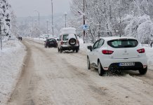 Путеви и прилази Болници „Србија“ и даље под снијегом