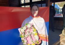 Марија Шекарић прва допливала до Часног крста