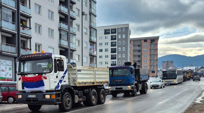 Свечани дефиле камиона и аутобуса прошао улицама Пала