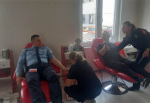 Полицијски службеници даровали крв поводом Дана полиције