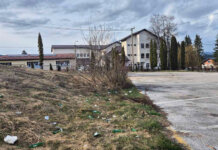 Смеће око школских и спортских терена – лоша слика Пала