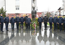 Пале обиљежиле Дан полиције полагањем вијенаца на споменик Срђану Кнежевићу