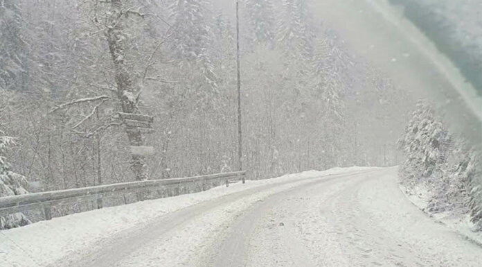 На Јахорини пало десет до 15 центиметара снијега, вечерас превентивно посипање путева