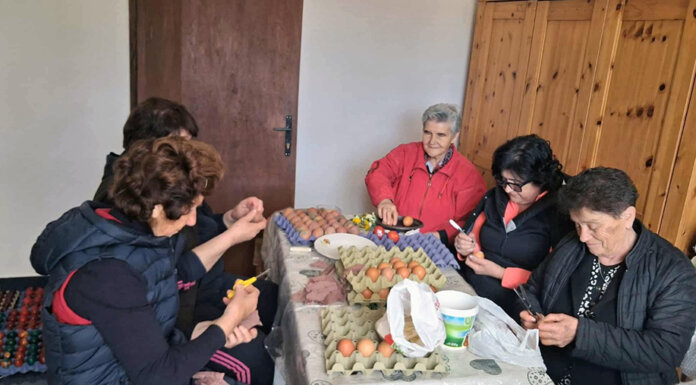 Чланице Кола српских сестара нашарале 4.000 јаја за старе и материјално угрожене